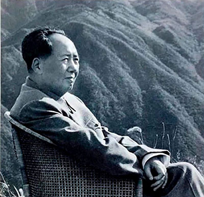 论伟大战略家毛泽东：劈开百年黑暗的雷霆